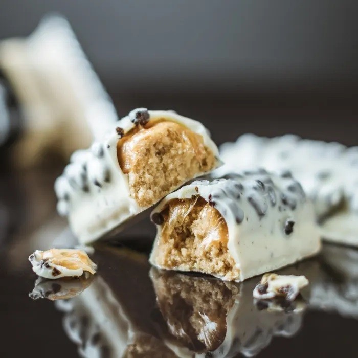Barrita de Proteina Sis White Chocolate Fudge 64g. |Nutricion ciclismo