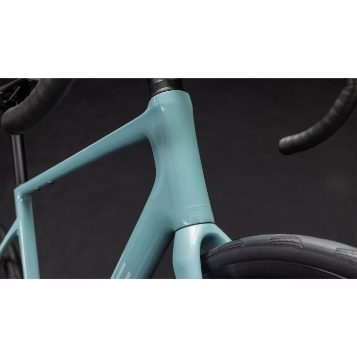Vélo Cube Attain C:62 Race bleu ciel et cyan 2026