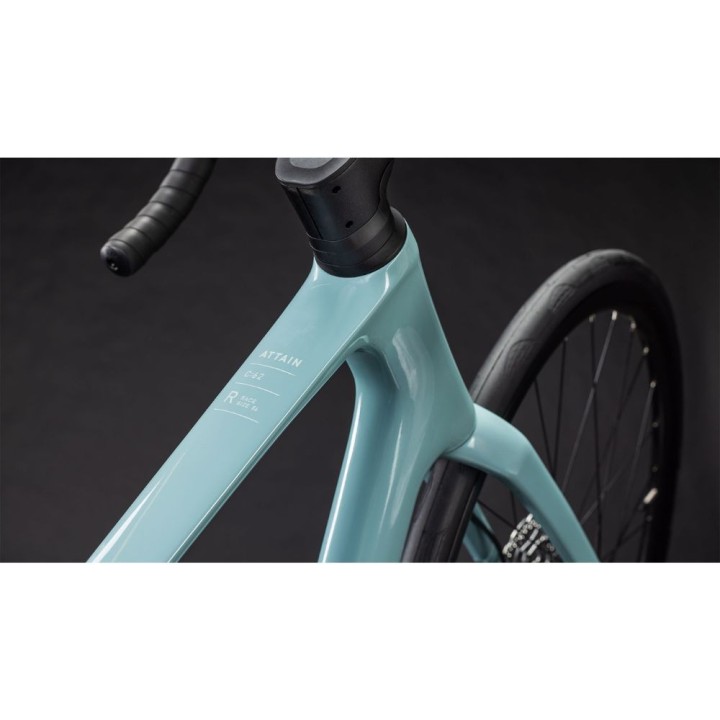 Vélo Cube Attain C:62 Race bleu ciel et cyan 2026
