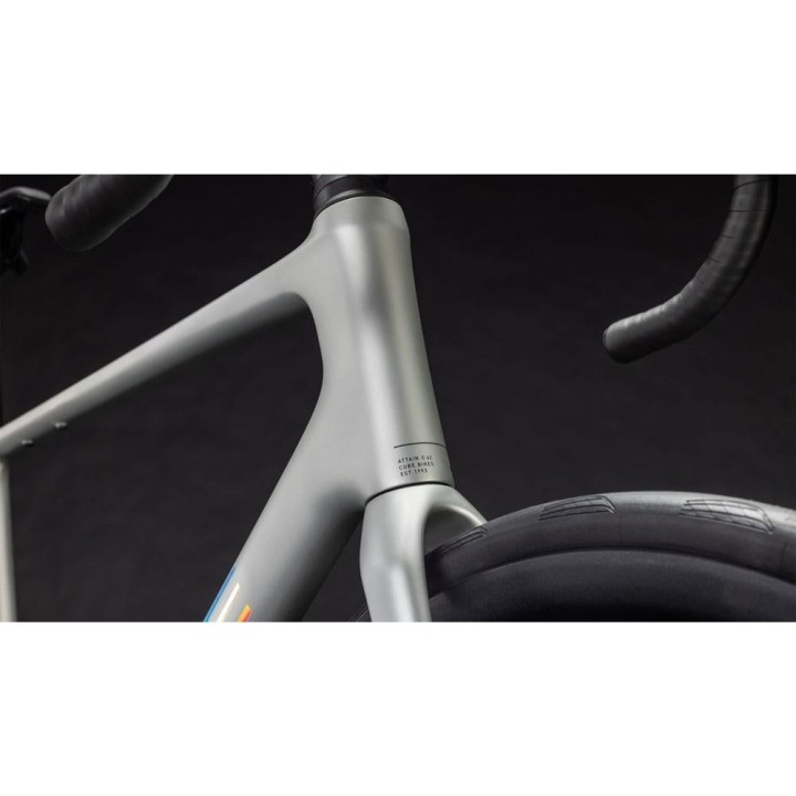 Bicicleta Cube Attain C:62 SLX sleekgrey´n´prism 2026