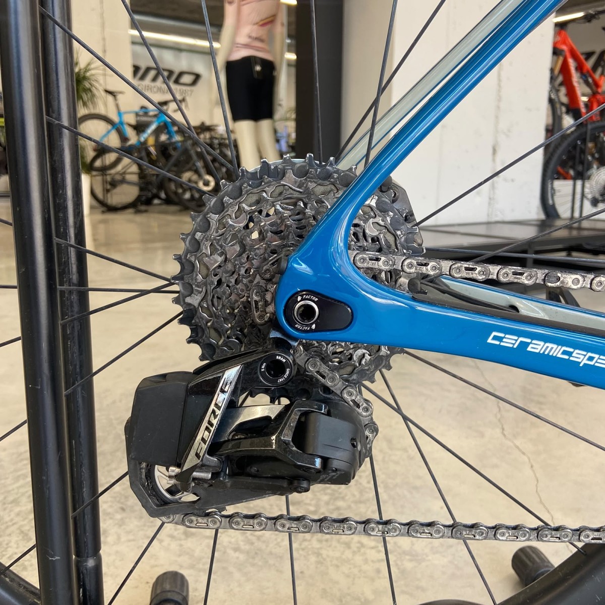 Vélo d'occasion Factor LS Sram Force AXS Vintage Blue