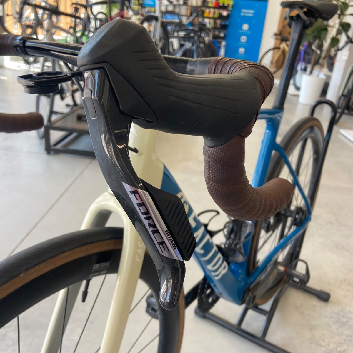 Vélo d'occasion Factor LS Sram Force AXS Vintage Blue
