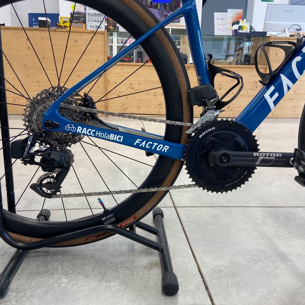 Vélo d'occasion Factor LS Sram Force AXS/Rotor Vintage Blue